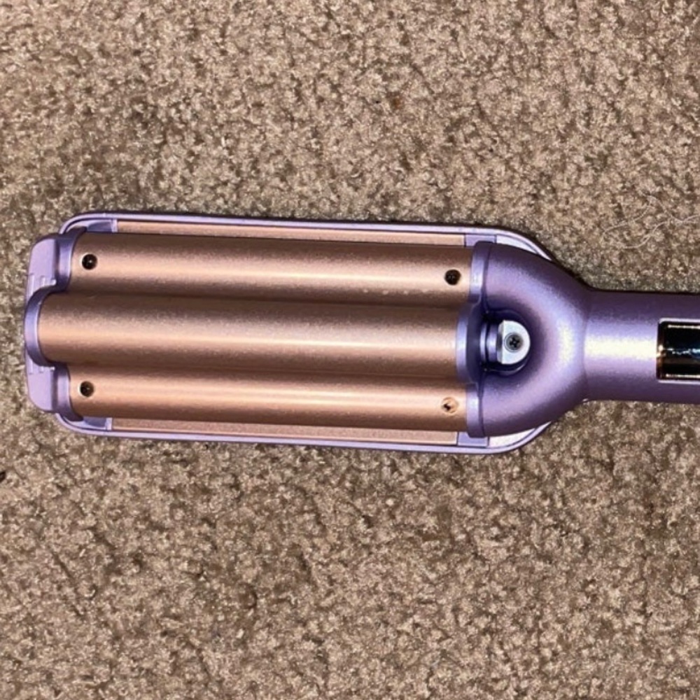 Wave curling iron